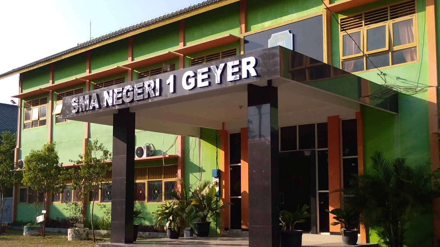 Gedung Depan